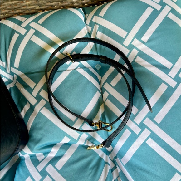 💕Authentic Louis Vuitton Epi Alma - Picture 13 of 16